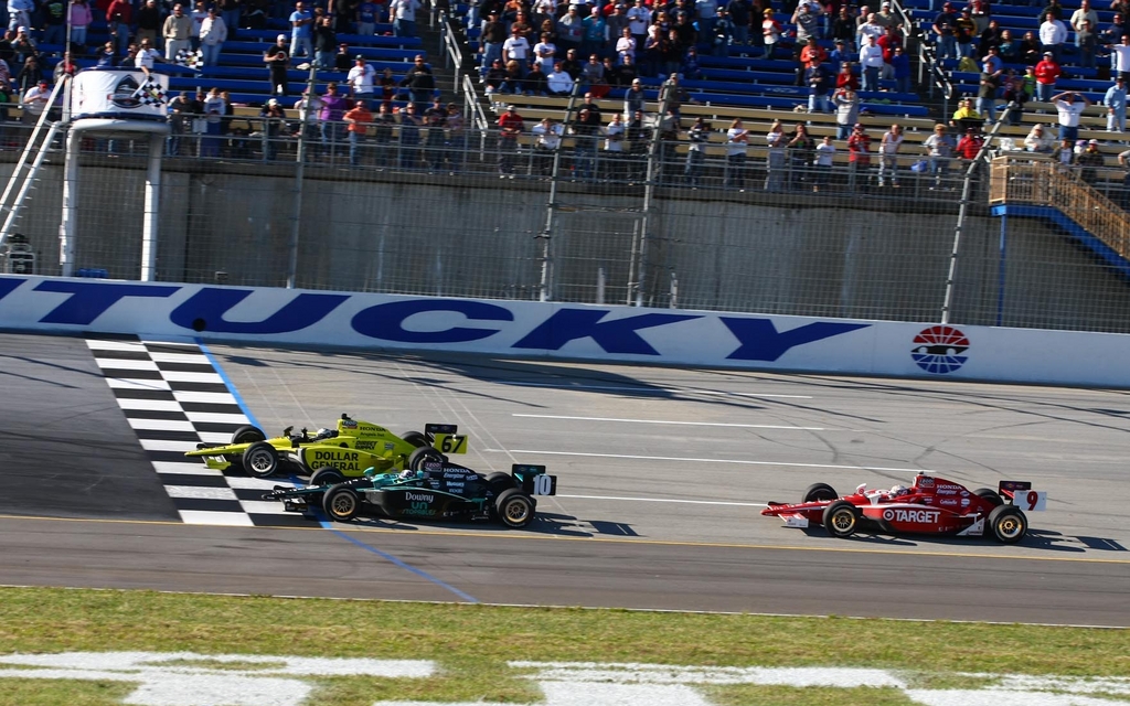 En IndyCar, Ed Carpenter l'emporte d'un souffle devant Dario Franchitti.