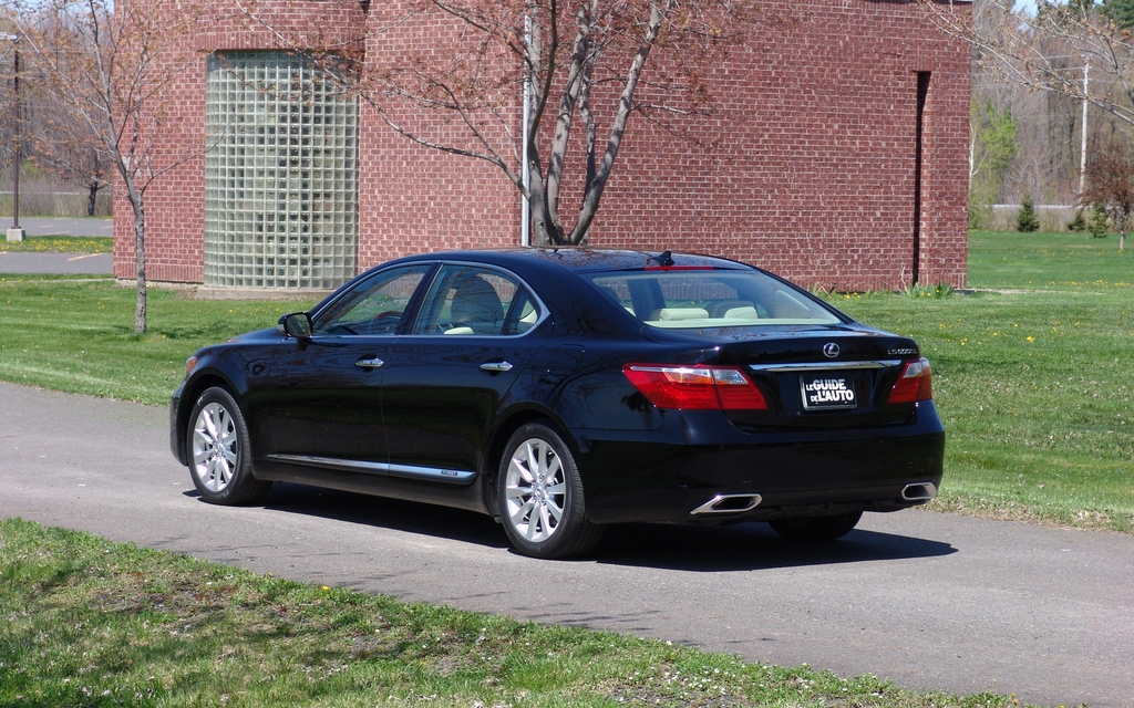 Lexus LS600h L 2011