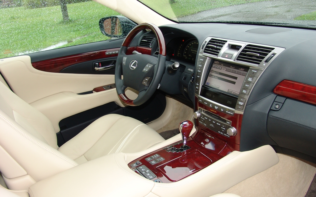 Lexus LS600h L 2011