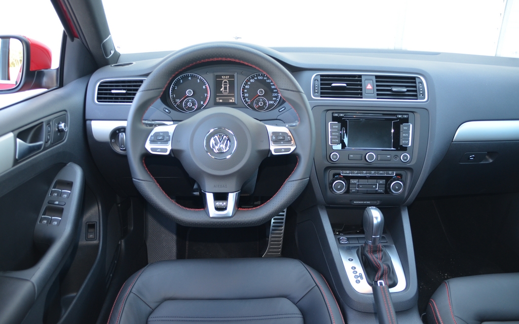 Volkswagen Jetta GLI 2012. Rien d'extravagant, tout pratique.