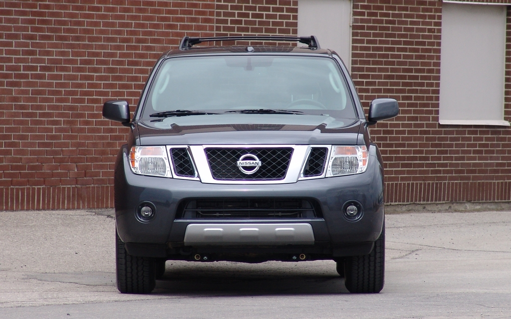 Nissan Pathfinder LE 2011
