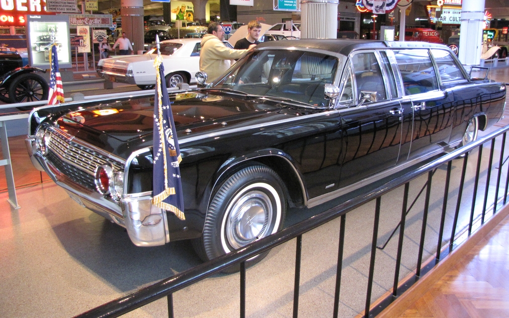 1961 Lincoln Presidential Limousine (J.F.K.)