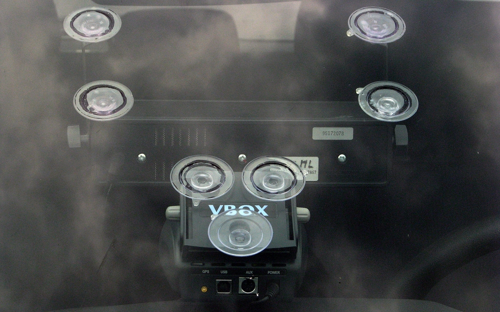 Le Vericom et le VBox Mini vus de l'extérieur du pare-brise
