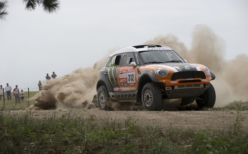 Le Russe Novitskiy, premier meneur du Rallye-Raid Dakar 2012.