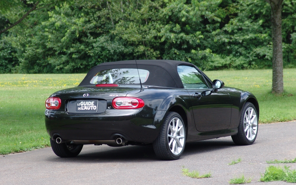 Mazda MX-5 2012. Pas la plus puissante mais tellement le fun à conduire!