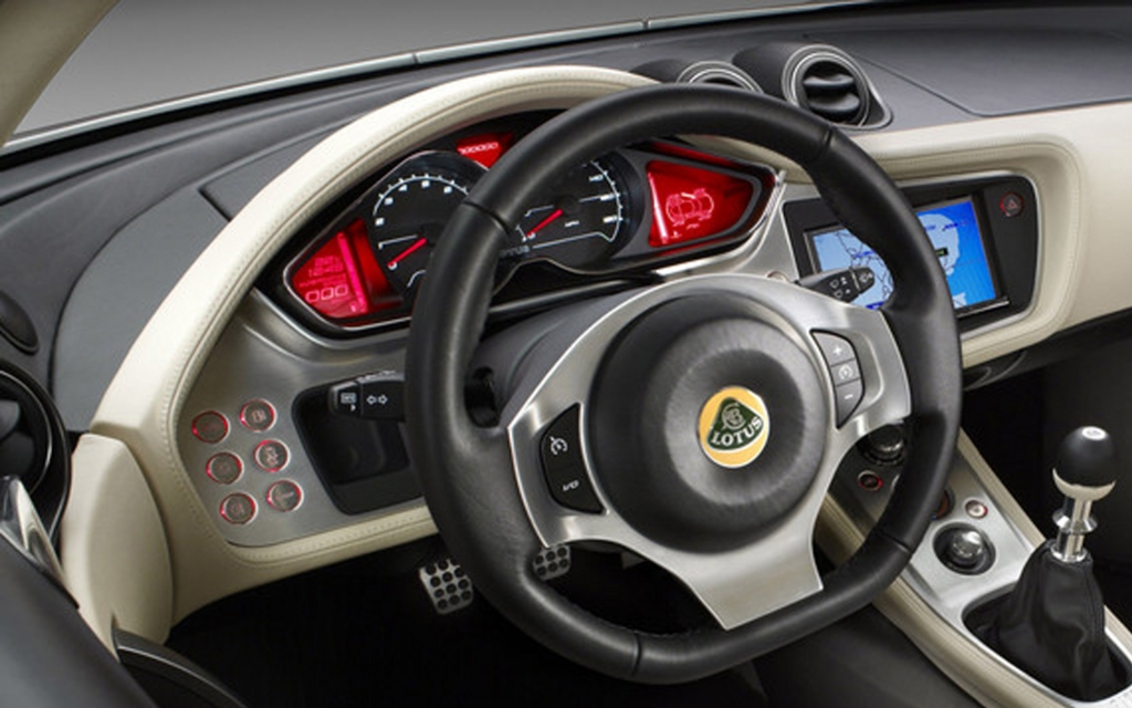 Lotus Evora: visibilité, lisibilité et ergonomie vont de pair