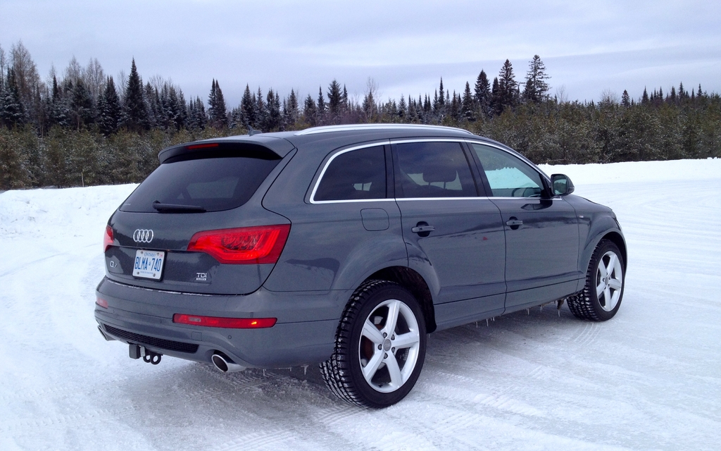 Le Audi Q7 TDI en plein coeur de la nature durant l'hiver québécois