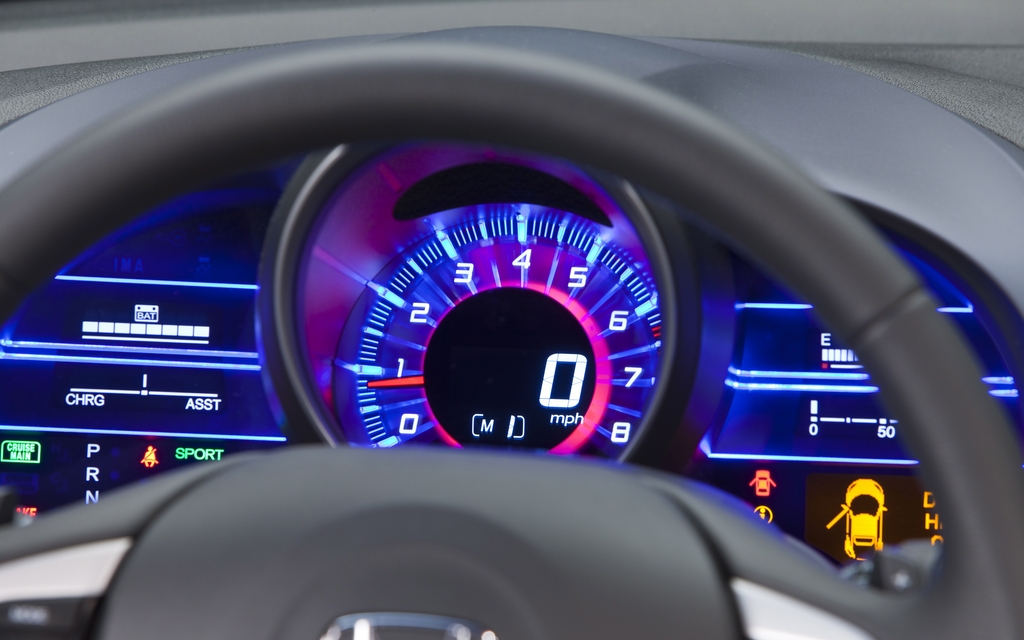 Honda CR-Z: The instrument cluster goes disco 