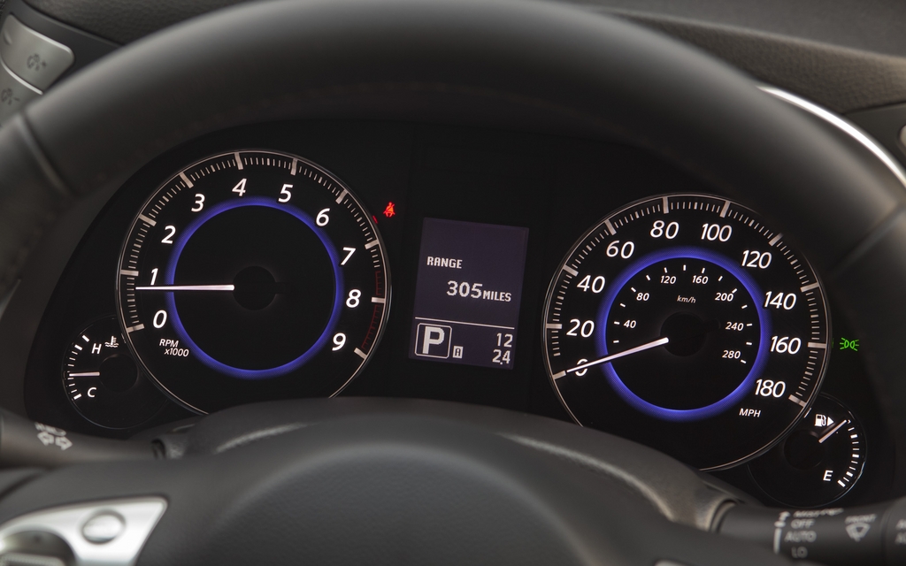 Infiniti FX50: Simple and very efficient 