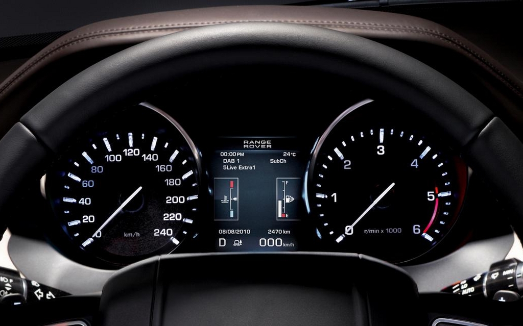 Range Rover Evoque: A beautiful signature for this pretty British SUV 