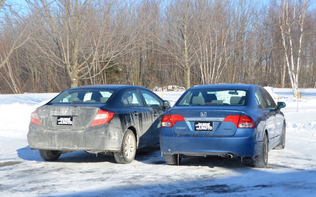 Honda Civic 2012 et Honda Civic 2009 à droite