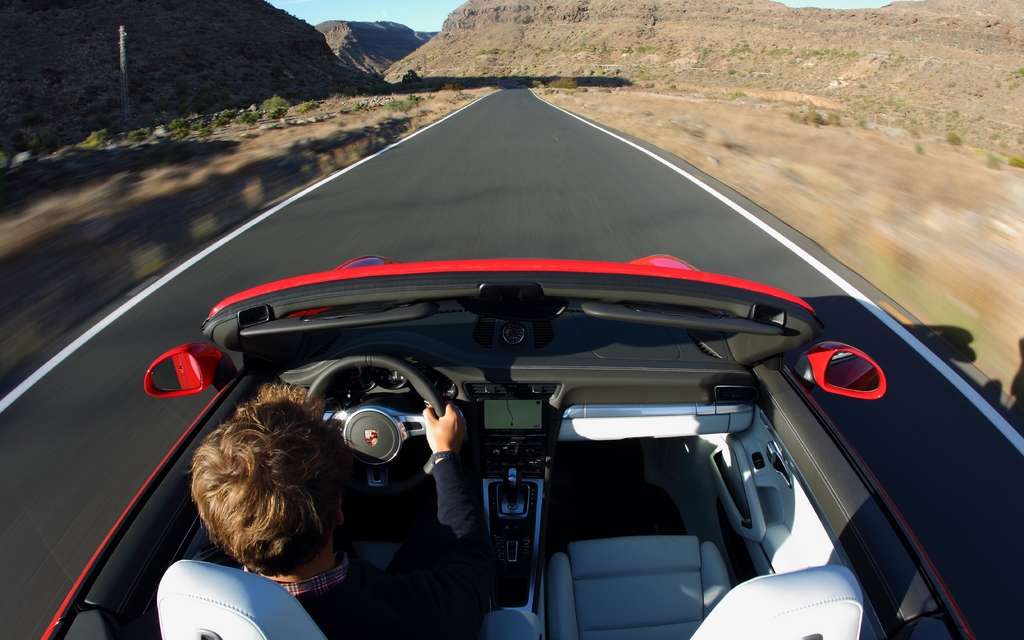 Porsche 911 Cabrio 2012, la route nous appartient...