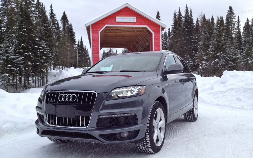 The Audi Q7 TDI and a covered bridge in the Laurentians. 
