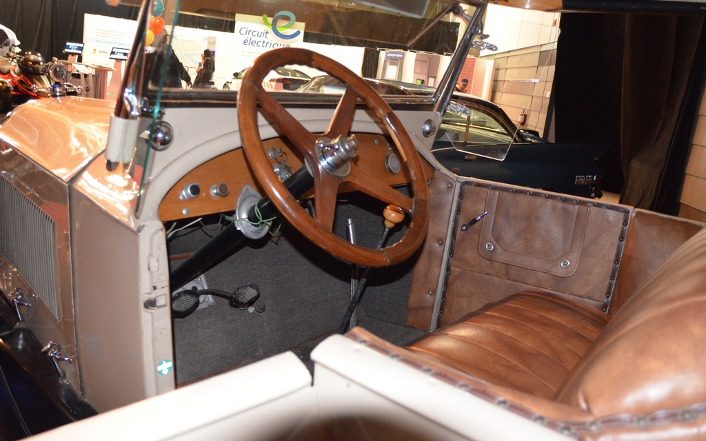 Studebaker Touring 1923. Y'a même pas de GPS intégré!