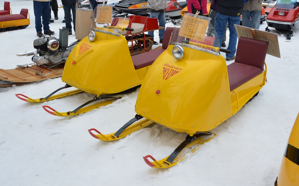 Pareils ou pas pareils? Ski-Doo 1963 à gauche et 1965 à droite