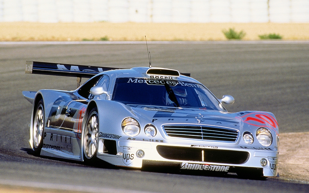 Bernd Schneider vainqueur à Laguna Seca en série FIA GT dans sa CLK-GTR