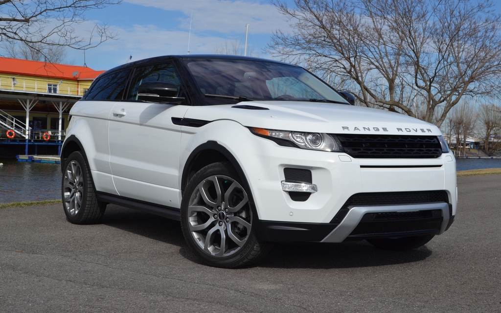 Le Evoque est proposé en deux configurations : coupé et cinq portes.