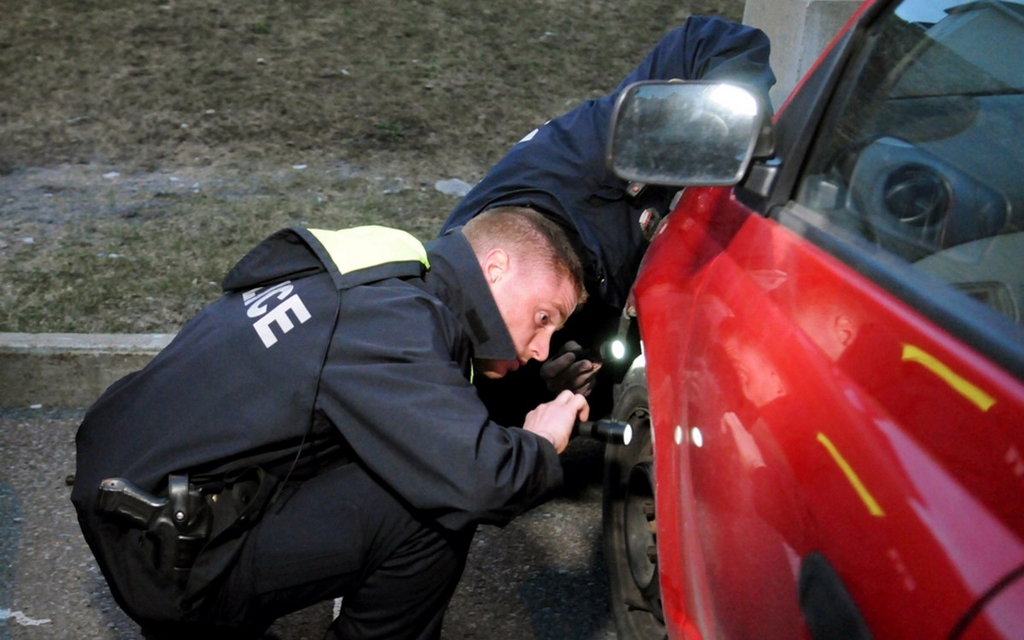 Les jeunes conduisent souvent des voitures trafiquées et dangereuses