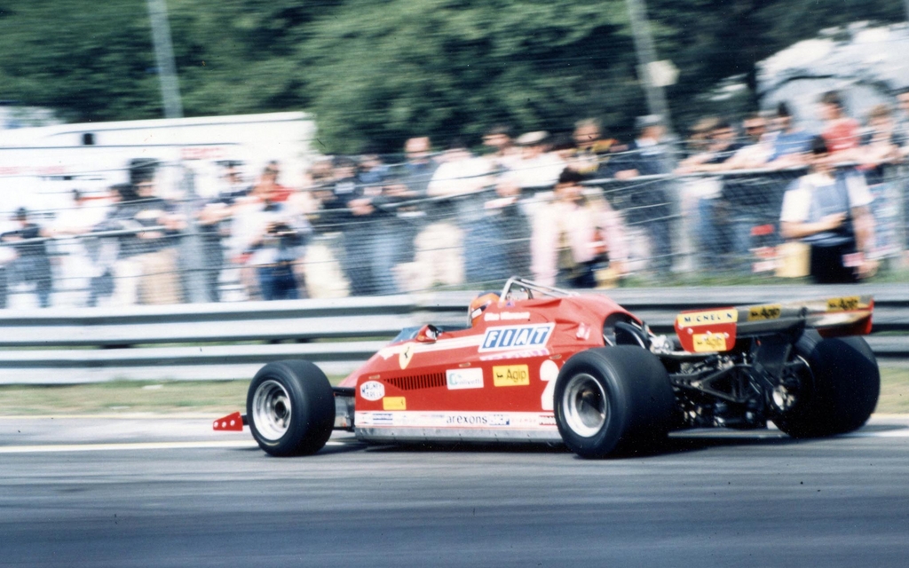 Gilles Villeneuve en ligne droite... chose rare!
