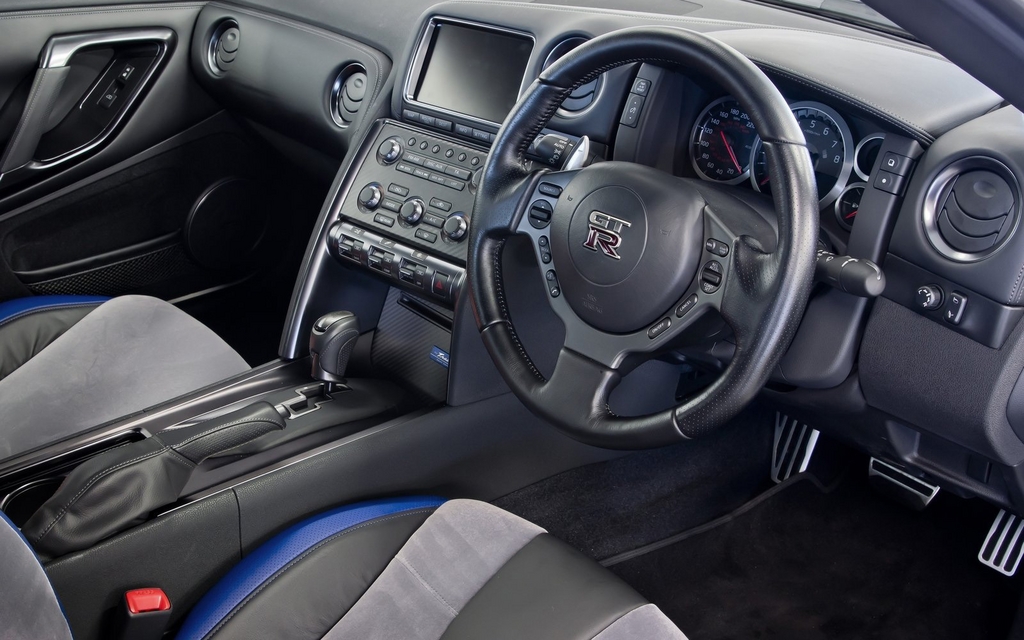 Nissan GT-R Track Pak 2012