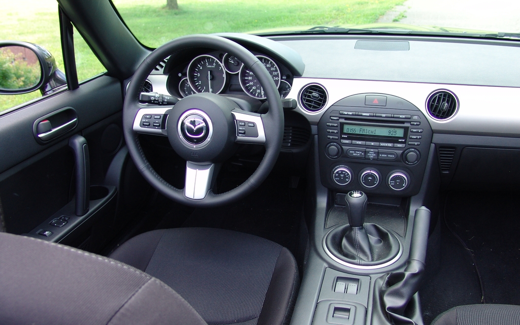 Small but very functional dashboard.