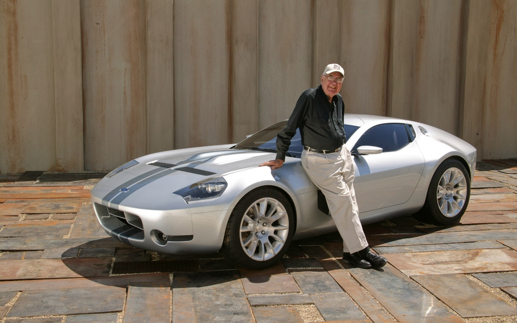 2005 - Une pose aux côtés de la Ford Shelby GR-1