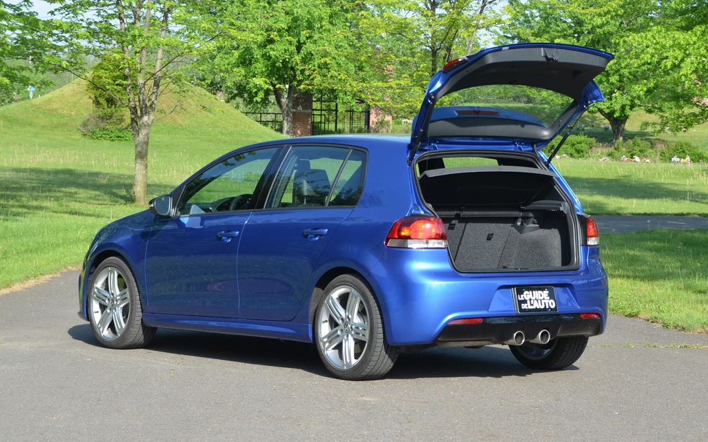 Malgré une sportivité de haut niveau, la Golf R demeure très pratique.