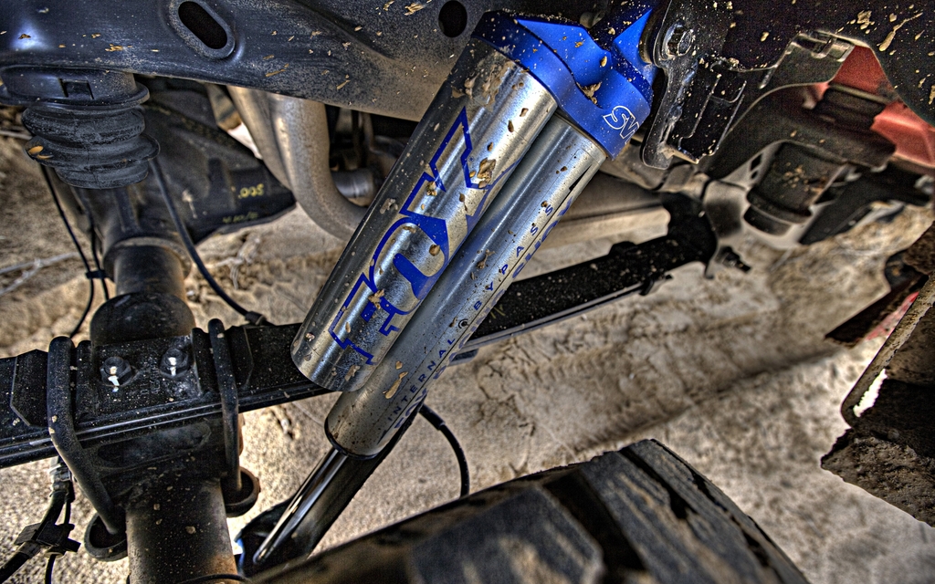 We have a clear view of the blue Fox Racing shocks