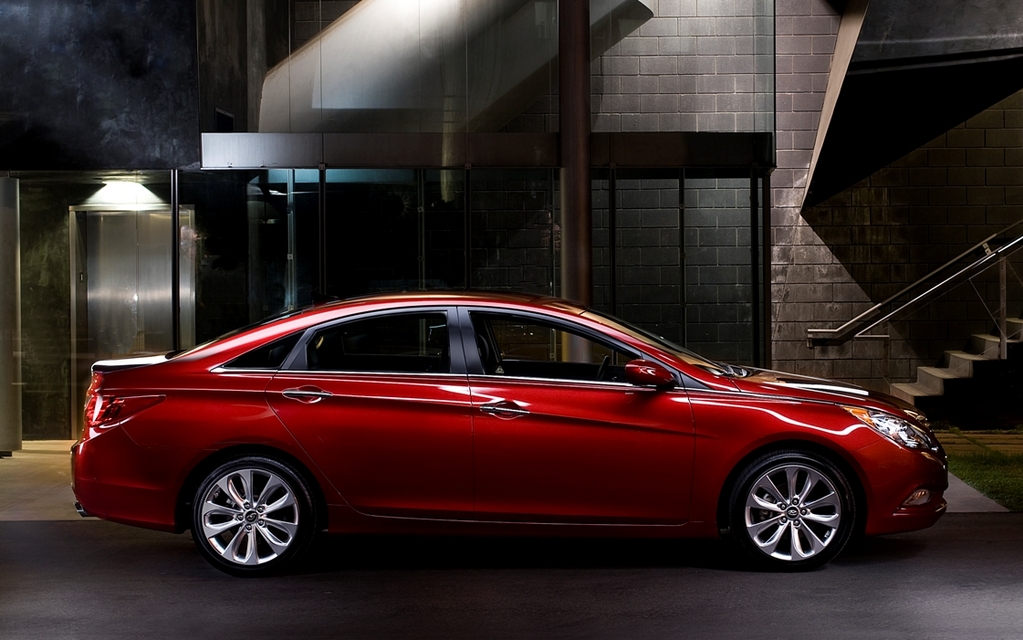 Hyundai Sonata - La mode des coupés quatre portes, telle une VW Passat CC