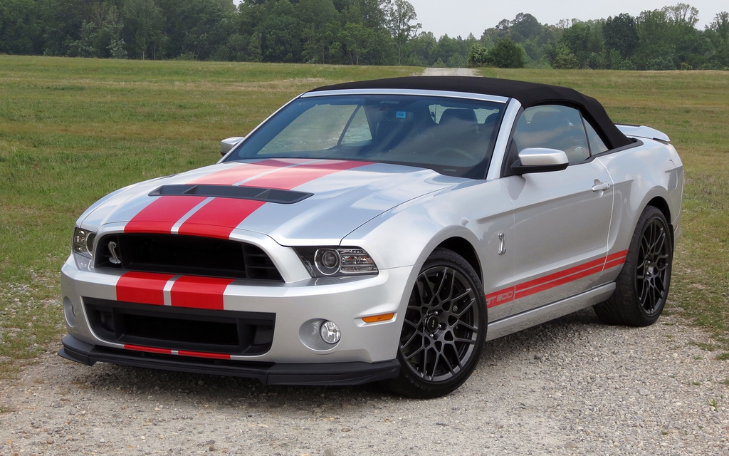 The convertible Shelby GT500 with the top up