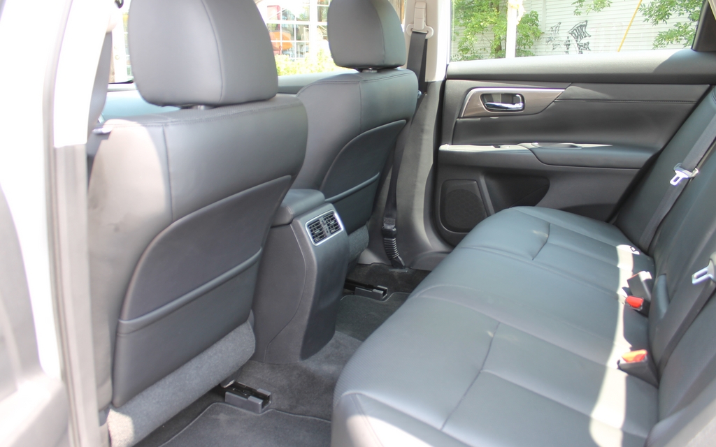 The backseats are not ventilated but they offer a lot of room.