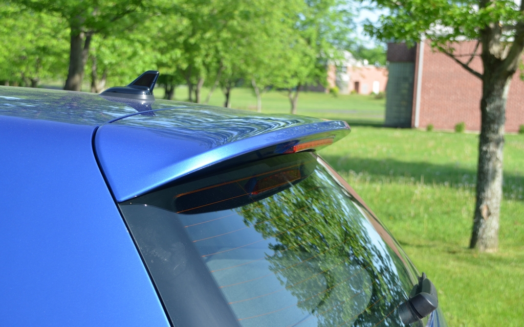 This spoiler makes it both more aerodynamic and more stylish!