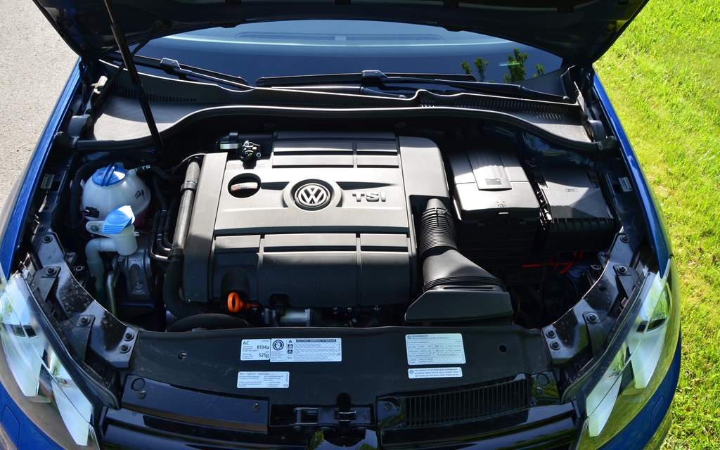 The four-cylinder turbocharged engine with intercooler produces 256 horses.