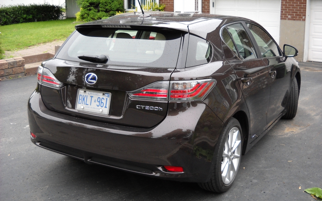 Our test couple really liked the Lexus CT200h’s lines.