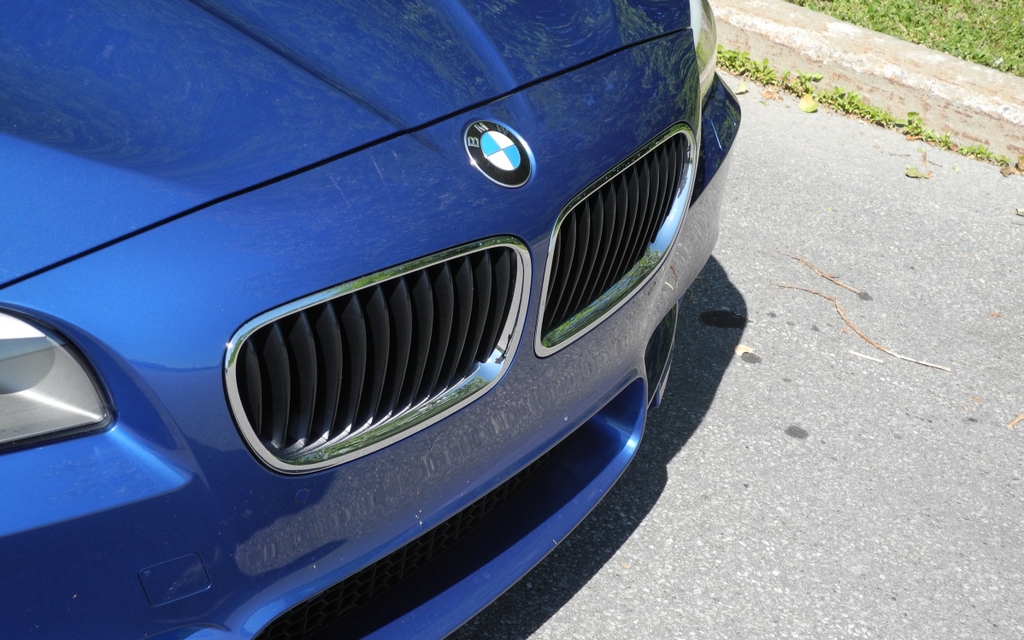 La grille propre à BMW est toujours aussi iconique. 