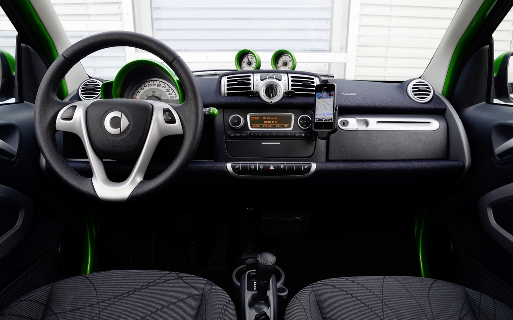 The 2013 smart electric drive’s dashboard with integrated iPhone.