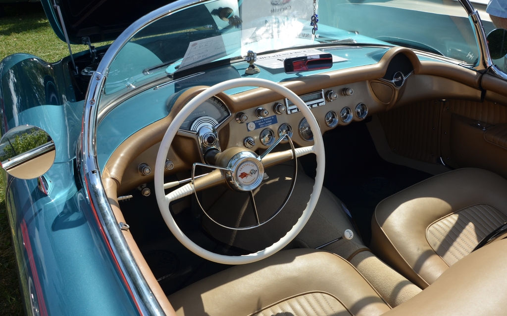 L'habitacle d'une Corvette 1954