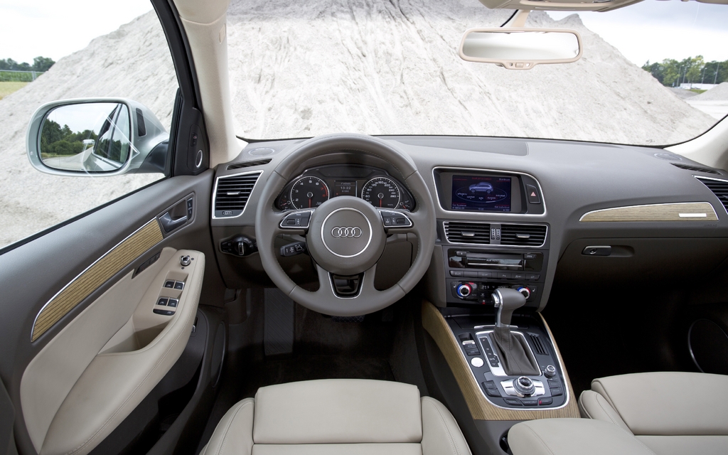 Audi Q5 2013 - subtiles touches de chrome ajoutées à l'habitacle