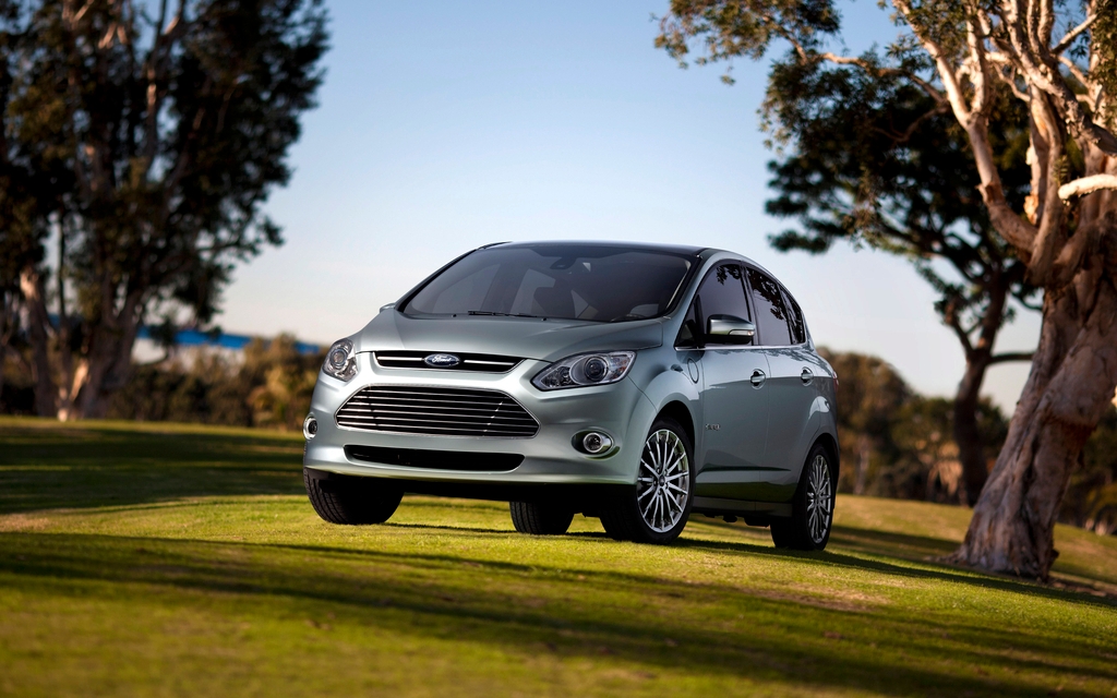 Øde Karu Ikke moderigtigt Ford C-MAX Energi Delivers Industry's Top Electric-Only Speed Among Plug-In  Hybrids at the Touch of a Button - The Car Guide