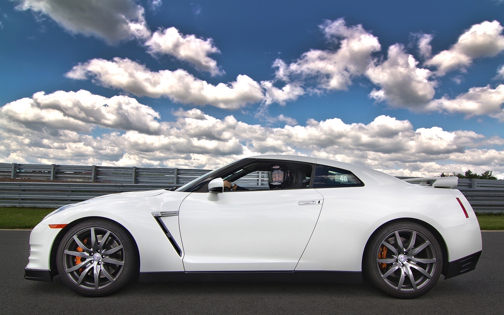  Nissan GT-R 2013