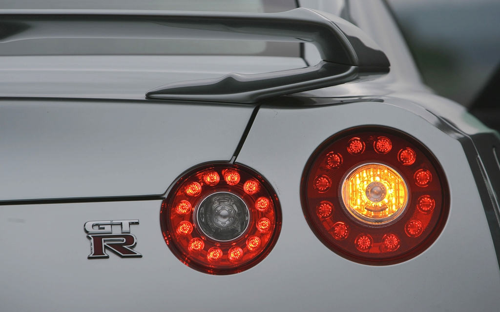  Nissan GT-R 2013