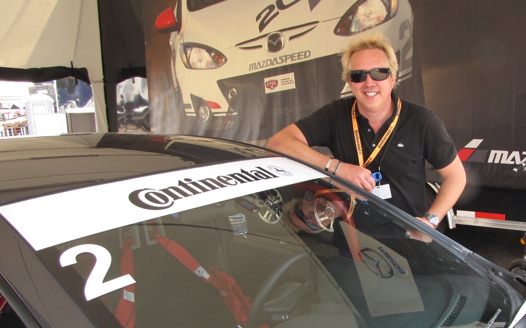Notre confrère Gabriel Gélinas pilote une Mazda2