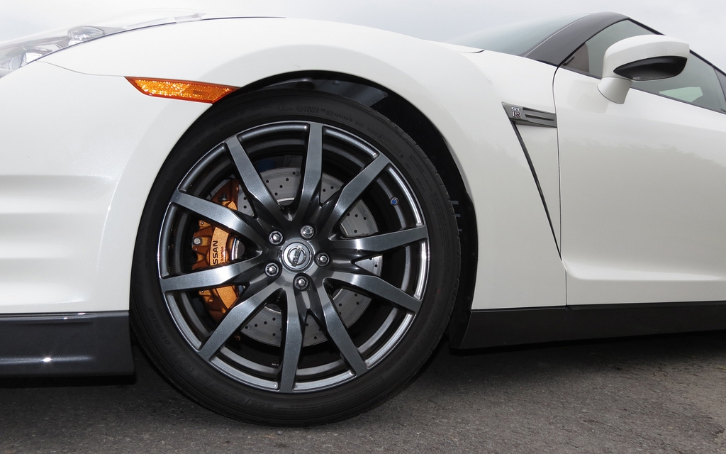 The large Brembo front brakes pinched by six-piston calipers