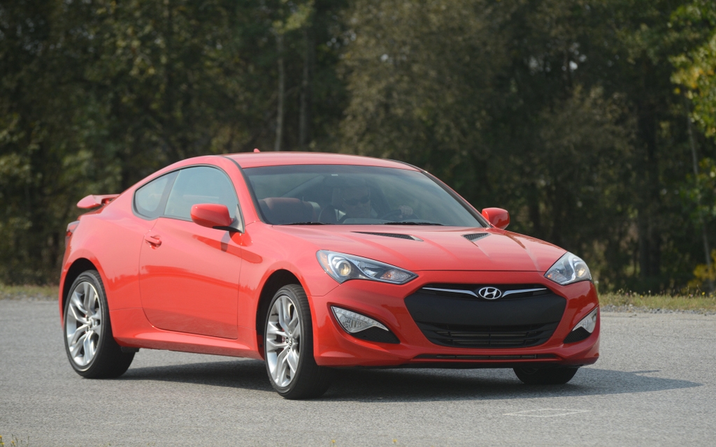 En piste, la Genesis Coupé Turbo est plus rapide que le Veloster.