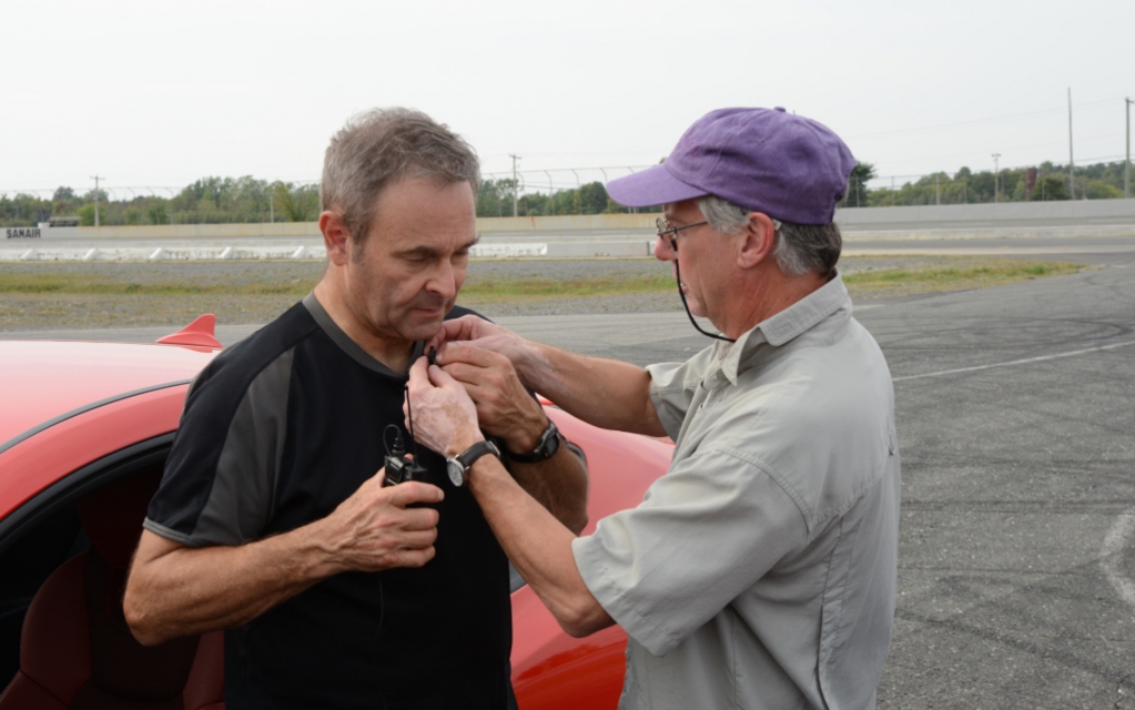 On installe le micro avant de prendre la route.
