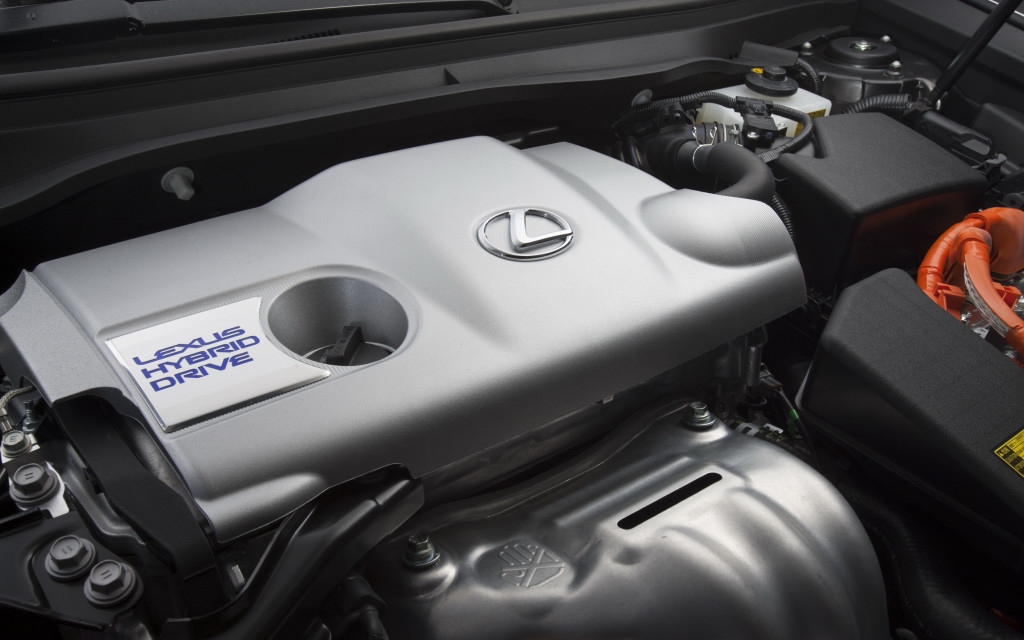For the first time, the Lexus ES can be equipped with a hybrid engine