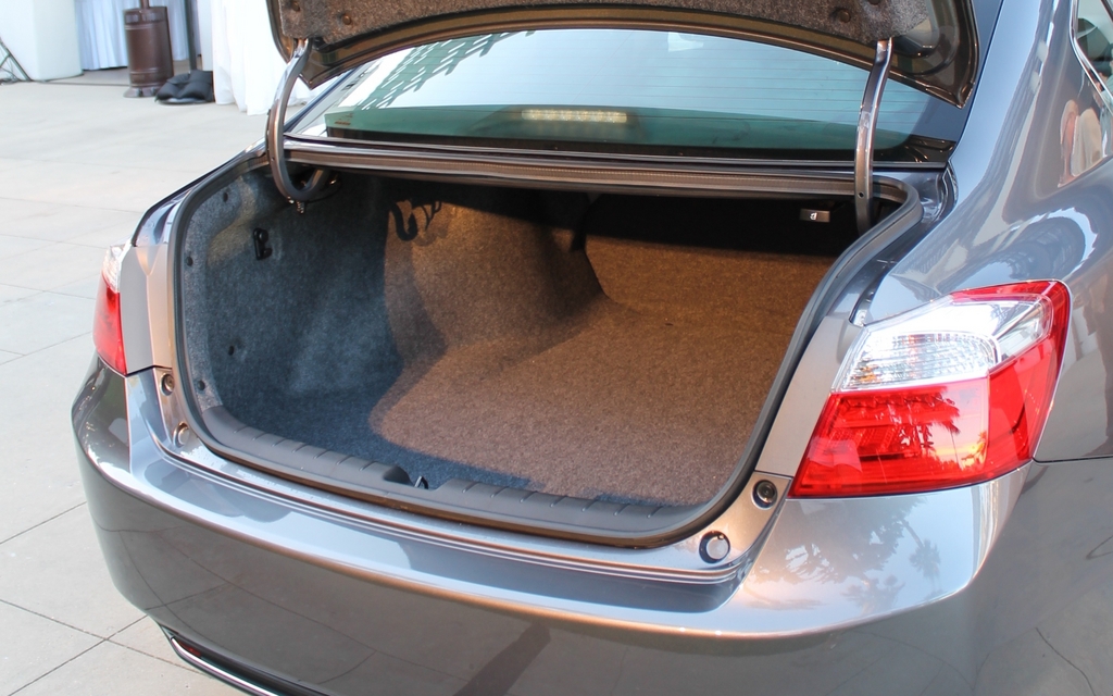 The 2013 Accord’s trunk capacity is 50 litres bigger.