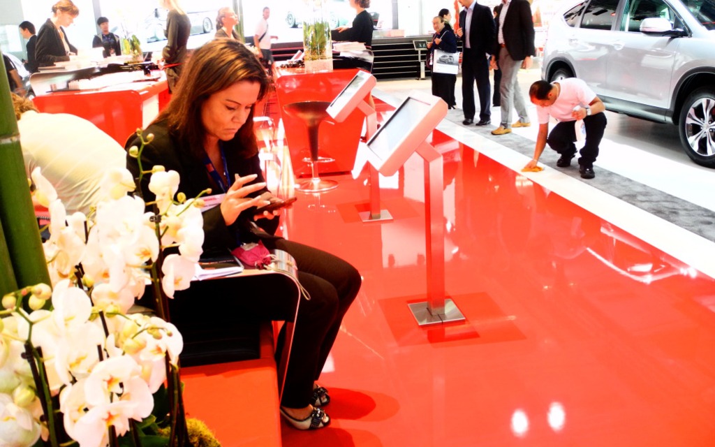 Pas de salon sans cellulaire.