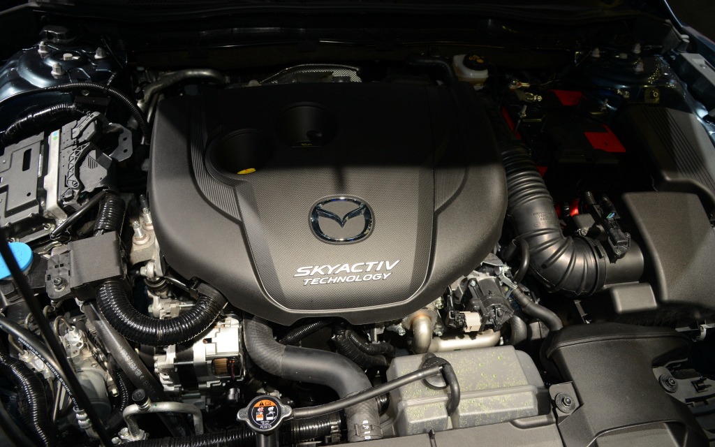 Le moteur 2,5 litres de 192 ch est bien adapté à cette voiture.