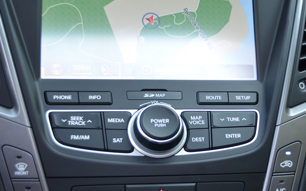 The audio system and GPS controls are large and easy to use while driving.